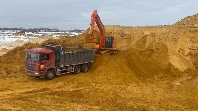 Экскаватор гусеничный Lonking в работе. смотреть онлайн