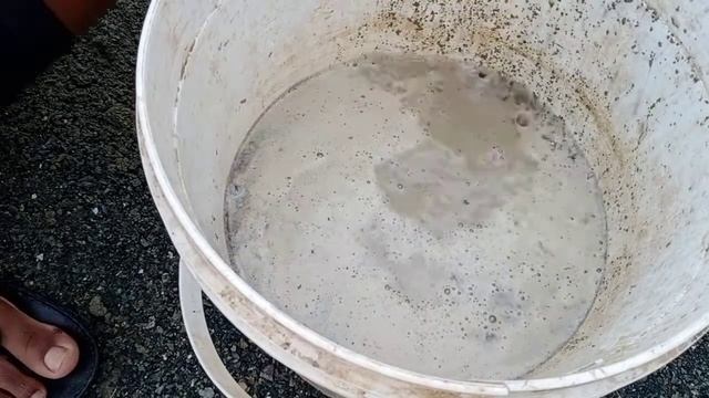 , white cement crumbling in water & dry/dipping,paste play смотреть онлайн