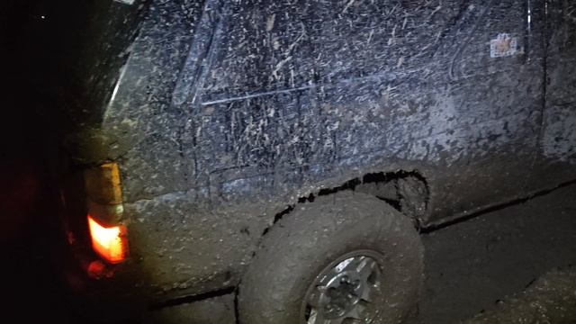 Теран на Terrano буксуем в глине