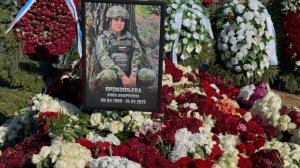 Как выглядит могила корреспондента Первого канала Анны Прокофьевой🙏Троекуровское кладбище 04.25