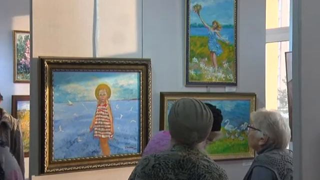 В выставочном зале открылась экспозиция работ местных художников. смотреть онлайн