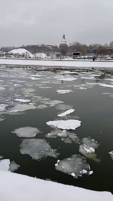 Ледоход на Москве-реке. смотреть онлайн