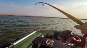 Рыбалка с лодки на отводной поводок.