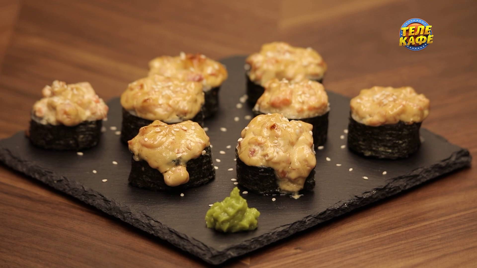 Азиатская кухня у вас дома! Горячие роллы с лососем смотреть онлайн