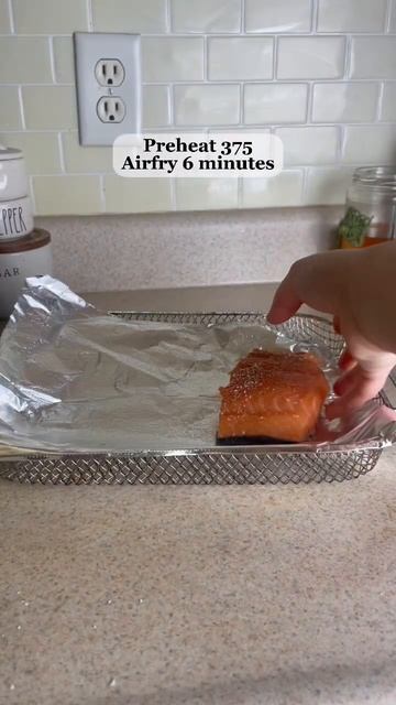 Airfried Honey Glazed Salmon #airfryer #salmon #healthymeals