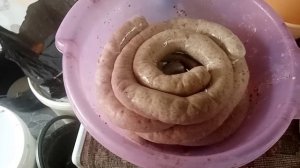 делаем домашнею колбасу.  электро-мясорубка Хозяюшка.