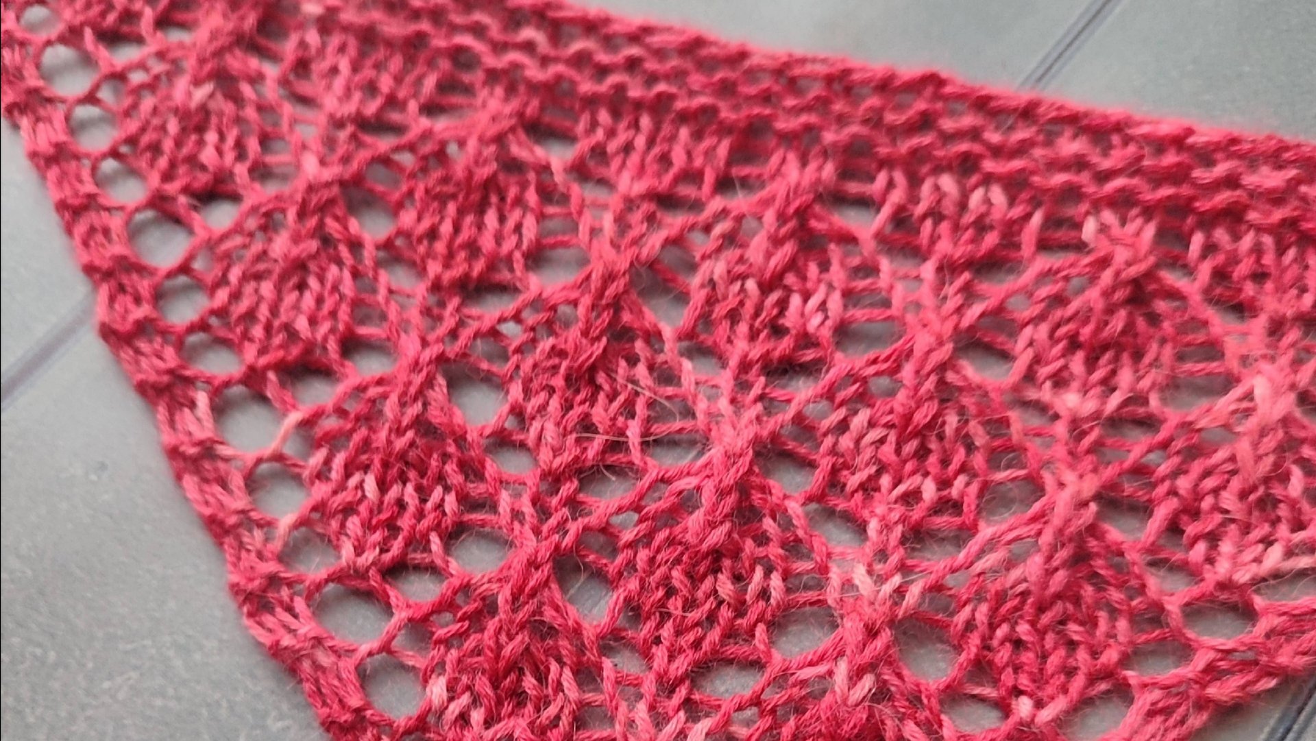 Шаль-косынка спицами. МК, описание.