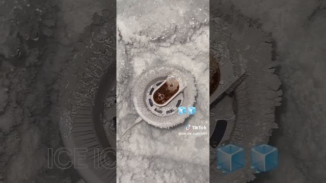 вкусный лёд из морозилки, асмр поедание с хрустом! смотреть онлайн