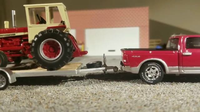 Greenlight's Ram 2500 Harvest Edition in Case IH Red смотреть онлайн