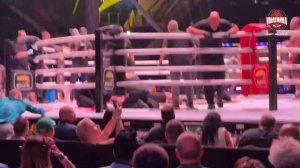 ОЛЕЙНИК В СТРАШНОМ НОКАУТЕ! / Реакция Конора Макгрегора / БОЙ НА ГОЛЫХ КУЛАКАХ