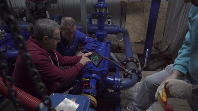 Измерение несоосности водяного насоса с помощью лазерного уровня смотреть онлайн