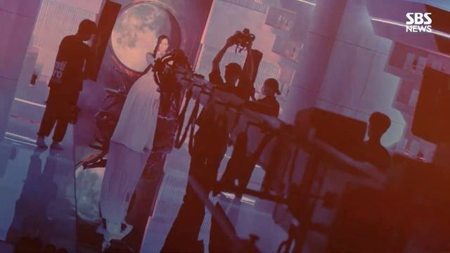 [Global CC] 아내 관련 루머 해명한 송중기…지수, '동양인 최초' 단독 커버 / SBS / K-Star News смотреть онлайн