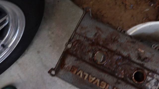 How to clean up your valve cover! Ka powered Datsun 521 redone in wrinkle black. смотреть онлайн