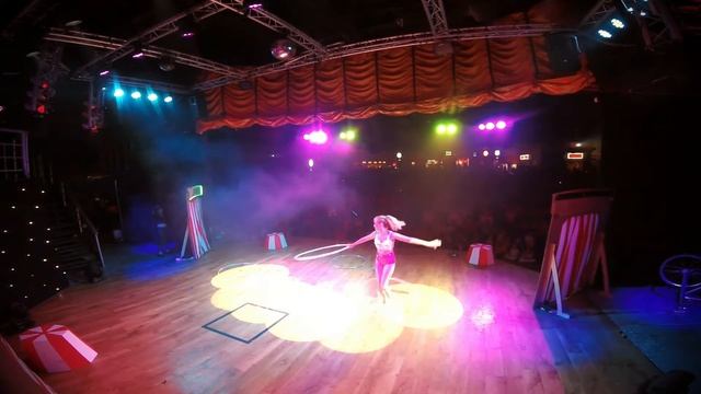Jessica Doolin- Hula Hoop Act смотреть онлайн