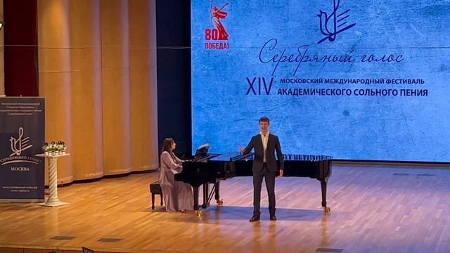 музыка Анатолия Новикова, слова Якова Шведова "Смуглянка" смотреть онлайн