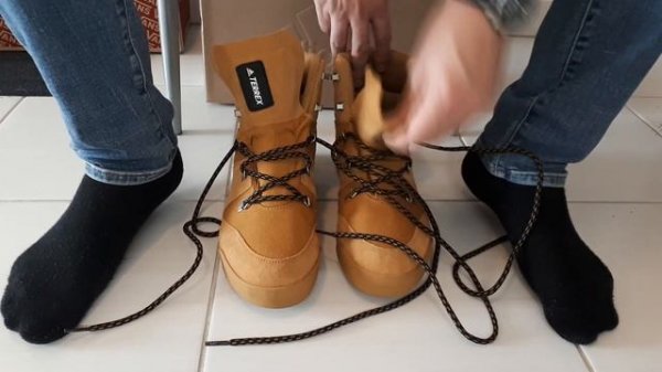 Adidas Terrex Snowpitch Boot - Unboxing Video