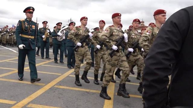 Росгвардия на генеральной репетиции парада Победы-2024. Приветствие и прохождение с песней. 5 мая. смотреть онлайн