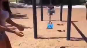 С девушки трусики стянули!