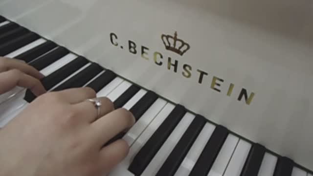 Мелодия из фильма Сумерки - рояль C. Bechstein L-167 (Германия) - River Flows In You смотреть онлайн