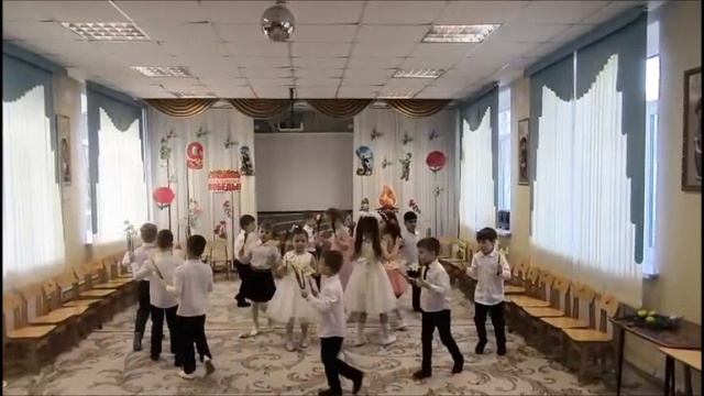 ДЕНЬ ПОБЕДЫ танец дошколят смотреть онлайн