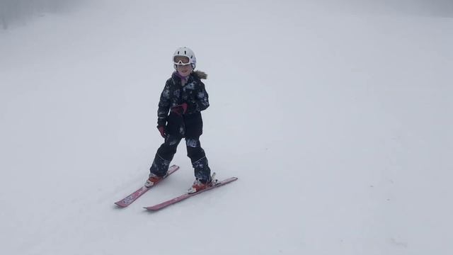 Karmin goes Skiing at Blue Mountain смотреть онлайн