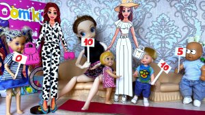 ПОКАЗ МОД У НАС ДОМА🧨🧨КТО ПОБЕДИТ? Веселая семейка БУМАЖНЫЕ куклы ДОМИКИС Барби видео ДАРИНЕЛКАТВ