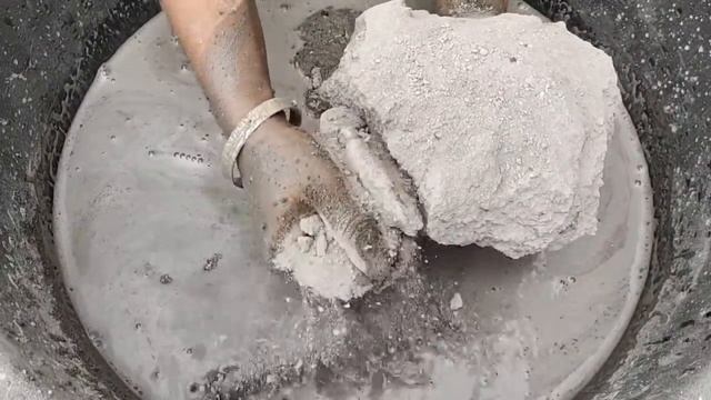 ||ASMR|| Big Chunks Of Dusty Sand  Cement Crumbling In Lots Of Water 💦💦 ||satisfyingvideo||