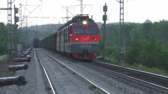 Очистка щебня рельсового пути на Транссибе | Железная дорога смотреть онлайн