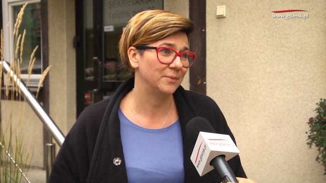 Łopaty, miotły i grabki na gdańskich cmentarzach Miasto wypożycza przyrządy do sprzątania смотреть онлайн