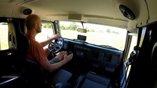 Driving 1992 Land Rover Defender 110 смотреть онлайн