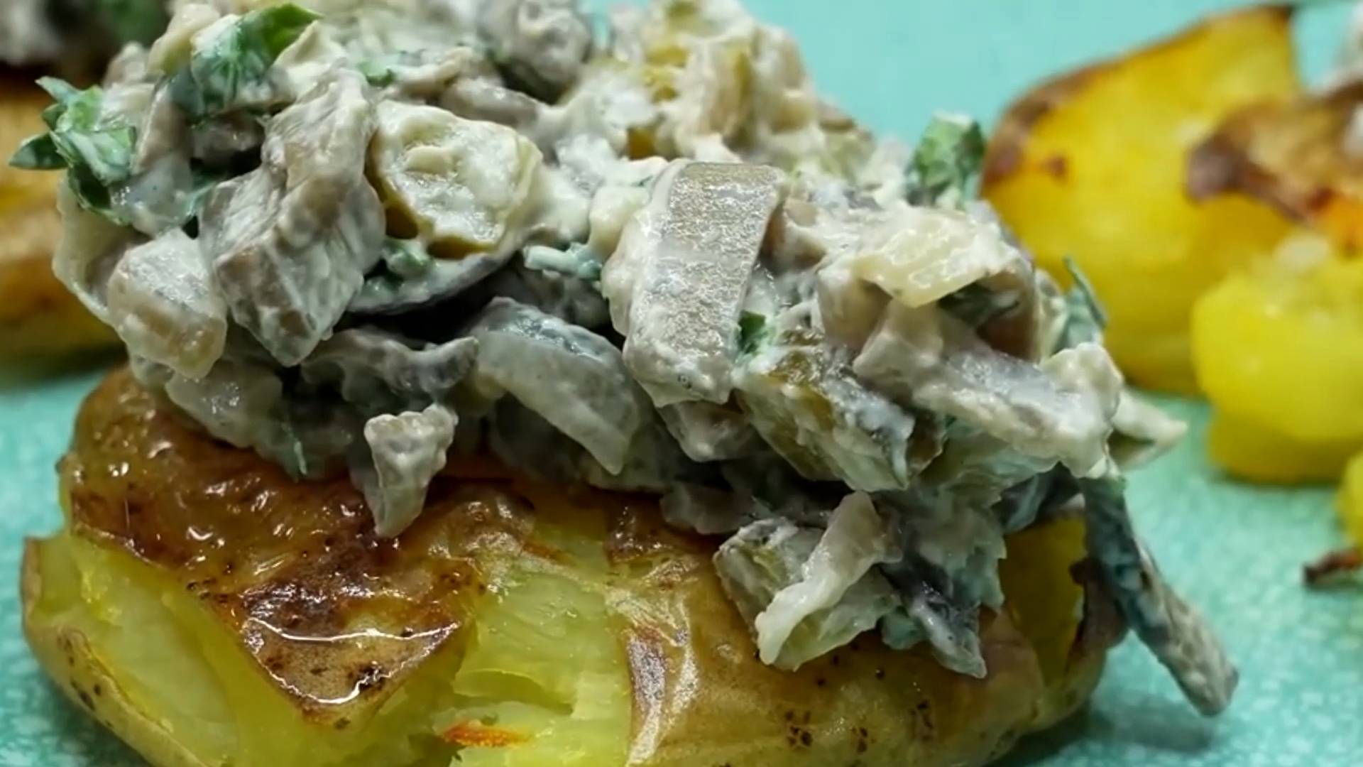 Картошка с грибами в духовке смотреть онлайн