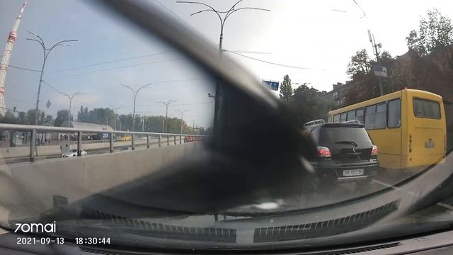 Киев, улица Елены Телеги, метро Дорогожичи во время дождя 2021-09-13 часть 2 смотреть онлайн