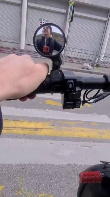 Слепошарый водитель не пропустил пешеходов смотреть онлайн