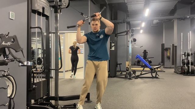 Как накачать трицепс  в зале? Лучшие упражнения на трицепс. Выполняй правильно упражнения в зале!