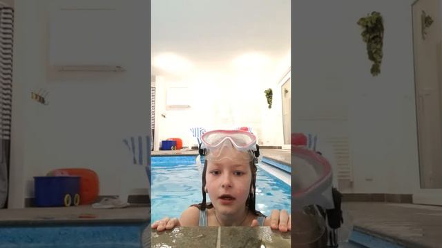 купаюсь в Басейні смотреть онлайн