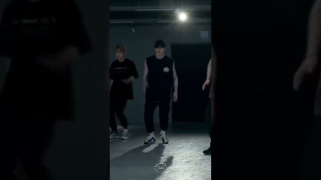 [FOCUS] Stray Kids - God's Menu ( BANGCHAN ver) смотреть онлайн