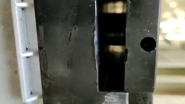 снятие крышки в не обслуживаемом аккумуляторе