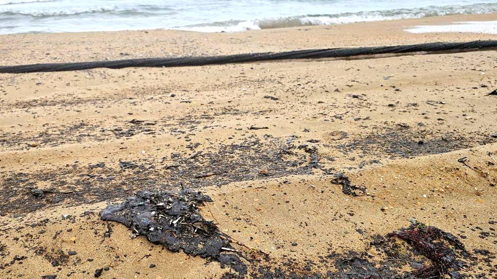 🛑🔥 SOS! Мазутный ужас вернулся в Анапу! 🛢️🌊 // 4 апреля 2025 года. Новые выбросы мазута в Анапе