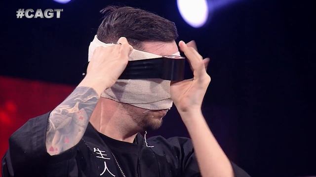 Налил себе горячий воск на лицо! Александр Дикс из Казахстана смотреть онлайн