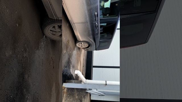 Выехал прокатиться на инвалидной коляске Meyra