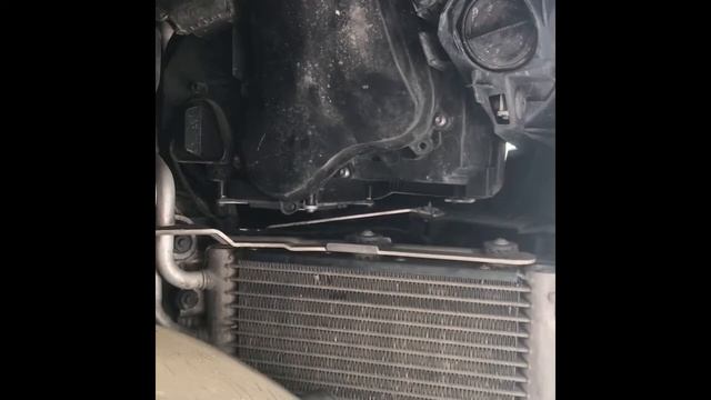 E9X M3 Replacing Xenon headlight bulb смотреть онлайн