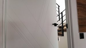 Как установить межкомнатную дверь своими руками с коробкой и доборами, без порога, по шагам.