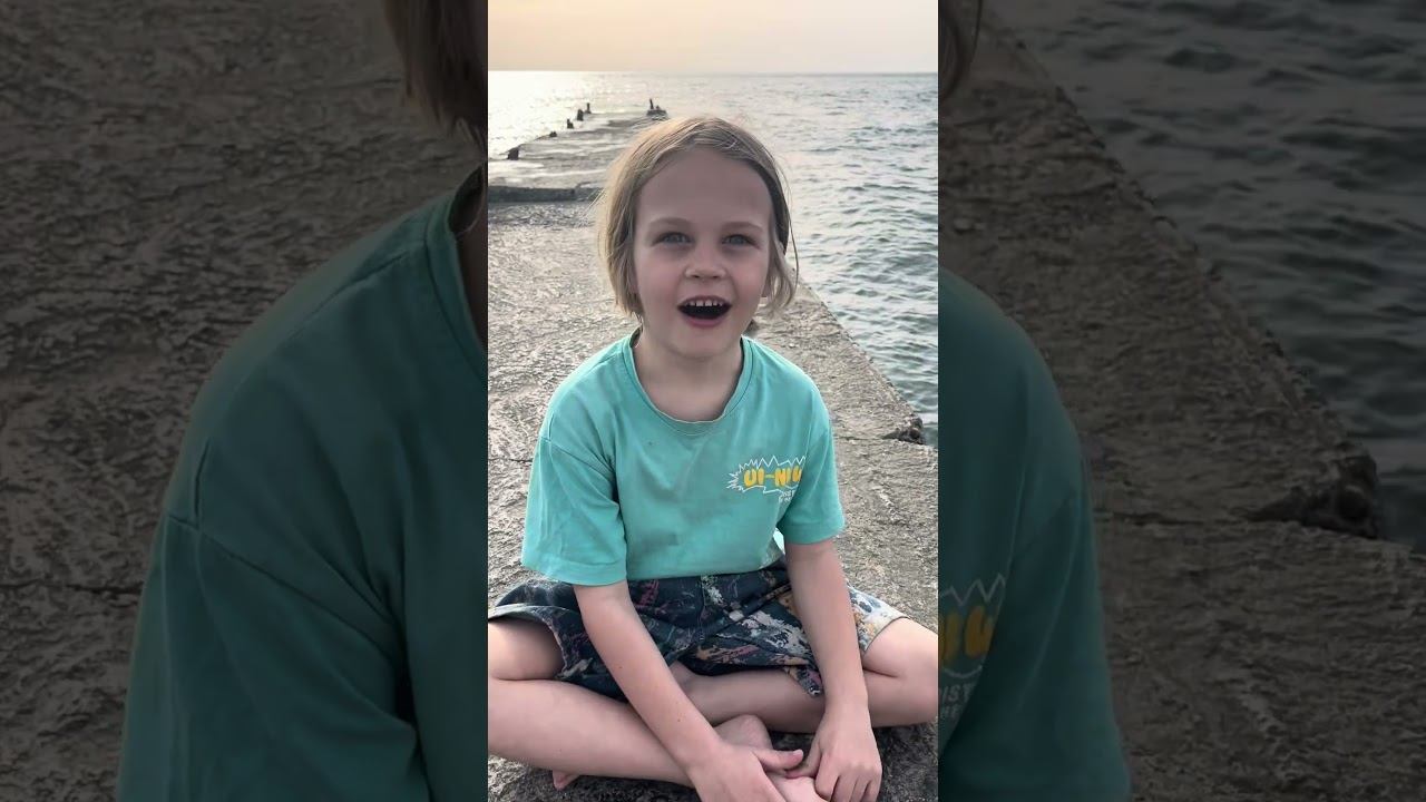 Как медузы охотятся на добычу в море? #медузы #черноеморе