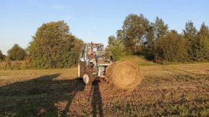 Грузим тюки сена трактором МТЗ 82