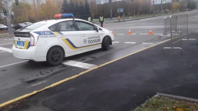 Полиция Охраняет Марофон на проспекте Металлургов в Кривом Роге.