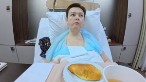 Мукбанг после операции) Умудрилась поесть 2 раза) Ну и БЯКА, чем кормят в платной клинике? Ужин Влог
