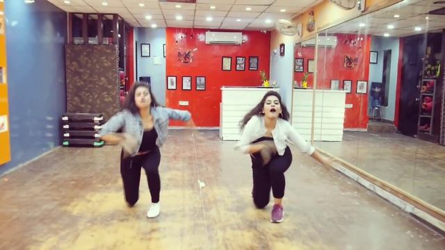 Hook Up Song - Student Of The Year 2 | Dance cover by Naina Chandra & Aarushi смотреть онлайн