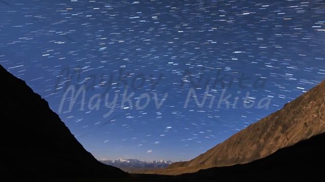 Traces from stars in the form of lines. Moon rise. Plateau Kara-Say (3.800 m.) Kyrgyzstan. Time Lap смотреть онлайн