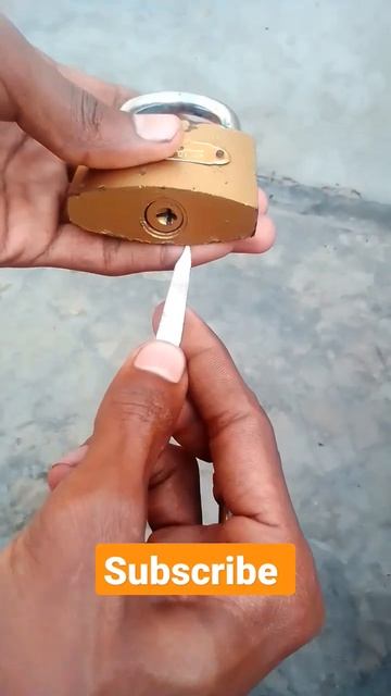 how to pick golden padlock without of keys #lock #lockpicking #lifehacks #lockhack #padlock смотреть онлайн