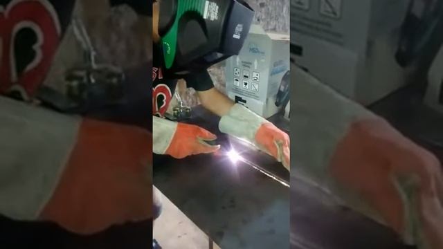Cortando chapas 3,0mm com a LGK 50 TH WELD смотреть онлайн